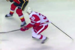 Video: Detroitas "Red Wings" hokejists spēlē... ar asti