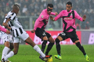Līderu cīņā ''Juventus'' tiek galā ar ''Udinese''; Lečē pārtrūkst ''Inter'' uzvaru sērija
