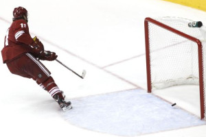 "Coyotes" pārtrauc septiņu zaudējumu sēriju pret "Red Wings"