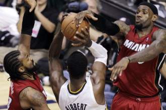 Džeimss uzvar NBA aizsardzības komandu balsojumā