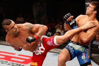 Eks UFC čempions Vitors Belforts iznīcina Lūku Rokholdu Eks UFC čempions Vitors Belforts iznīcina Lūku Rokholdu