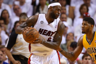 Džeimss pagarinājuma pēdējā sekundē izrauj "Heat" uzvaru Džeimss pagarinājuma pēdējā sekundē izrauj "Heat" uzvaru