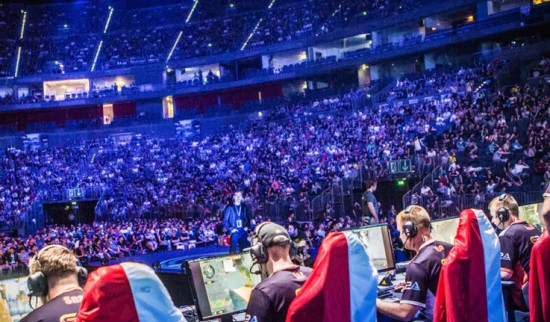 Esporta evolūcija: konkurētspējīgu spēļu pasaules pārveide