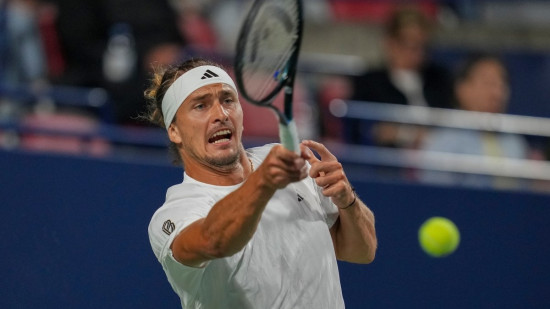 Zverevs atspēlējas un pirmoreiz iesoļo Toronto "Masters" pusfinālā