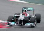 Šūmahers ar formulas jaunajiem uzlabojumiem ātrākais ceturtajā F1 testu dienā