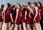 U18 meitenes pārķer 20 bumbas un apspēlē Mājenieka trenēto Igauniju