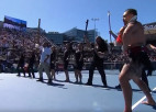 Video: Mežonīga apbalvošanas ceremonija ATP vecākajam čempionam