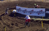 Video: Sīveram <i>akrobātisks</i> kritiens MXGP sacīkstēs