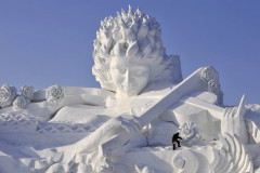 Foto: Mākslas darbi no sniega