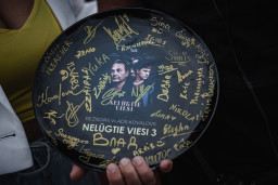 Kurpnieks un Daugaviņš sāk filmēties “Nelūgto viesu” 3. sezonā