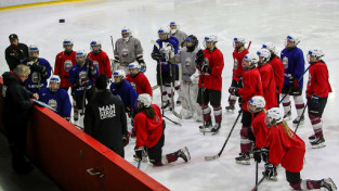 Latvijas sieviešu hokeja izlase gatavojas pasaules čempionātam un pārbaudes spēlei pret Poliju