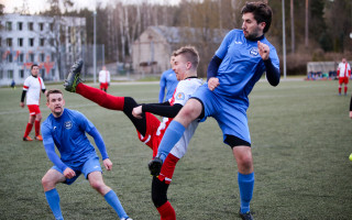 Foto: ONSC un FK "Upesciems" cīnās neizšķirti