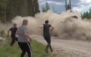 Video: Skarbas avārijas un izpalīdzīgi līdzjutēji Somijas rallijā