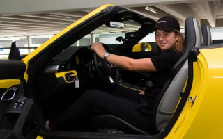 Video: Ostapenko "Porsche" izaicinājumā demonstrē savas auto vadīšanas iemaņas