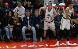 Video: NBA jocīgākajos momentos arī kustīgs "Jazz" fans