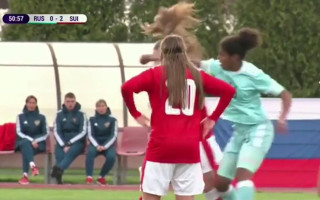 Video: Mati pa gaisu: meiteņu futbolistes sakaujas U17 izlašu spēlē