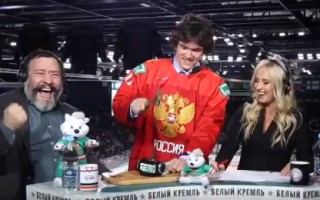 Video: KHL mača studijā organizē videokameras iznīcināšanu