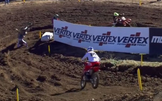 Video: Sīveram <i>akrobātisks</i> kritiens MXGP sacīkstēs