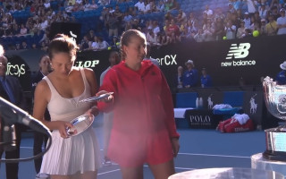 Video: "Grand Slam" finālistes Ostapenko un Sei "izbrāķē" trofejas