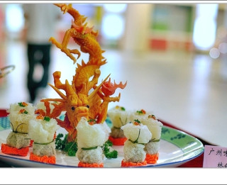 Foto: Karvings – dekoratīvā augļu un dārzeņu griešanas māksla