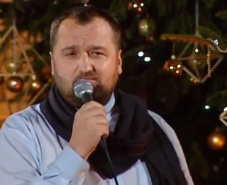 Video: Nedosim dāvanas- dāvāsim savu sirdi: priesteris Andrejs Mediņš. Dziesma- Lūgšanas Ziemassvētku vakarā