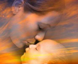 Mātes sirds - bezdibenis, kura dziļumos vienmēr atradīsies piedošana. Sveicam Māmiņdienā!