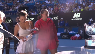 Video: "Grand Slam" finālistes Ostapenko un Sei "izbrāķē" trofejas