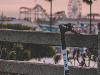 5 iemesli, kāpēc ceļojumos bērniem ņemt līdzi skrejriteni