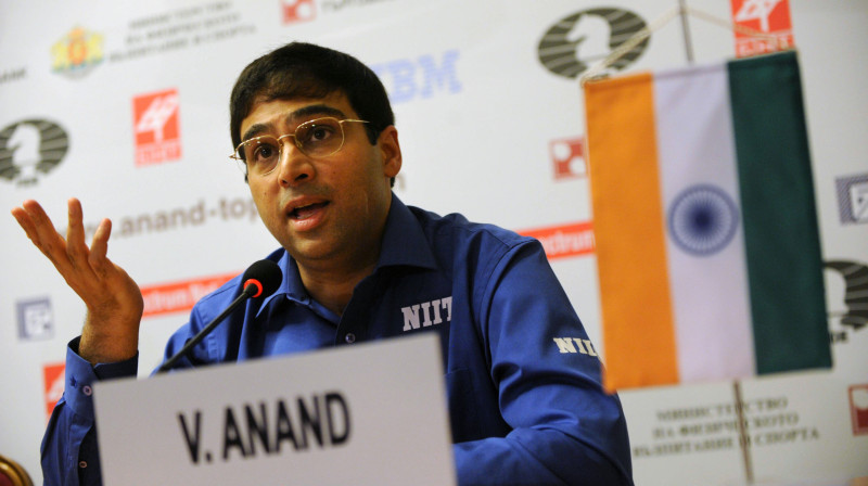 Piecas partijas līdz titulcīņas noslēgumam esošais čempions Višvanatans Anands atrodas sarežģītā situācijā. Foto: AFP/Scanpix