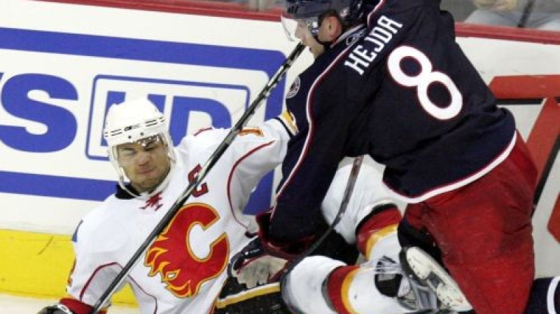 ''Blue Jackets'' - ''Flames'' spēles epizode
Foto: AP