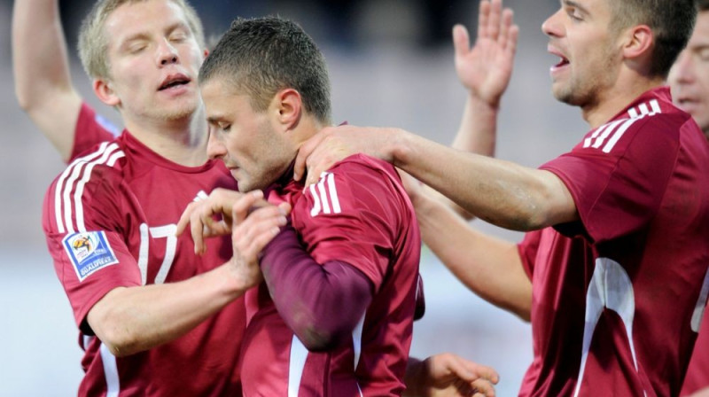 Latvijas futbolisti svin otro vārtu guvumu
Foto: Romans Kokšarovs, Sporta Avīze, f64