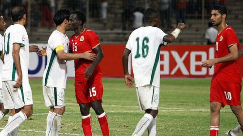 Bahreinas un Saūda Arābijas pirmajā spēlē uzvarēja... draudzība
Foto: AFP