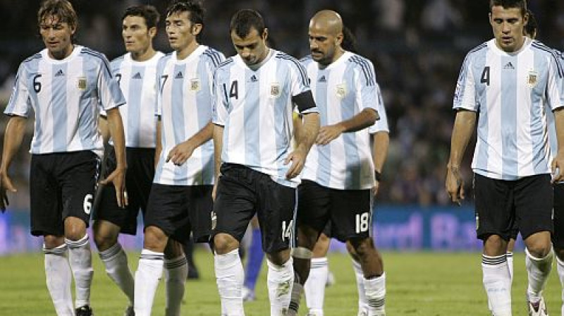Argentīnas izlases spēlētāji pēc mača ar Brazīliju
Foto: AP