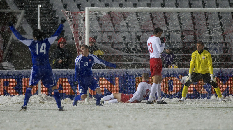 Slovākija līksmo sniegotajā Polijā
Foto: AFP/Scanpix
