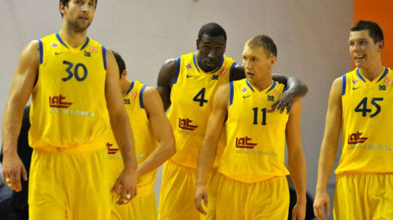 "Ventspils" basketbolisti 
Foto: Romāns Kokšarovs, Sporta Avīze, f64