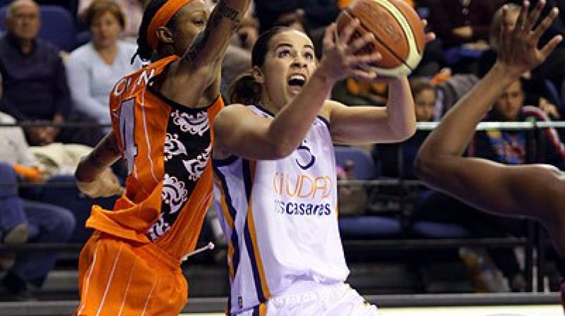 #5 Rebecca Hammon spēlē ar Jekaterinburgas UGMK
Foto: fibaeurope.com