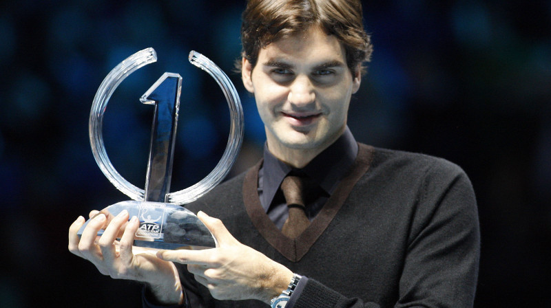 Rodžers Federers saņem šī gada ATP World Tour Champion trofeju.
Foto: Scanpix Sweden