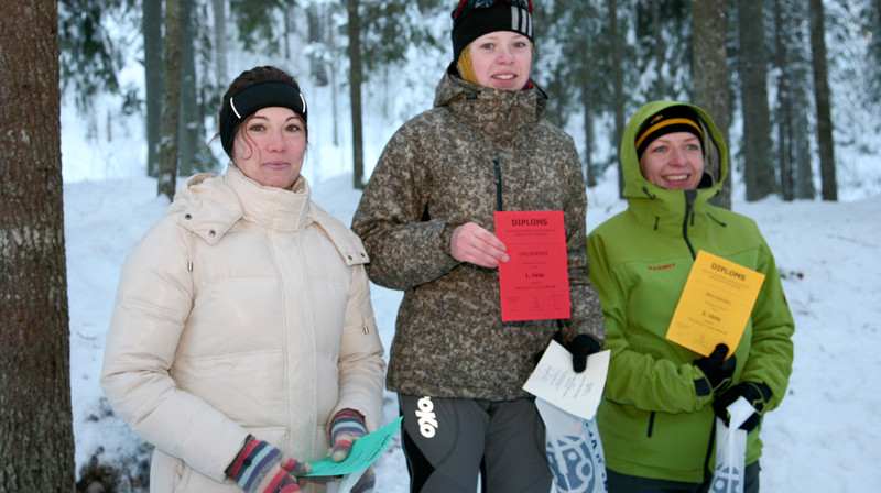 "S" grupas uzvarētājas: Agnese Grūbe (no kreisās), Anda Muižniece un Inga Mauliņa
Foto: Ritvars Raits, Sportacentrs.com