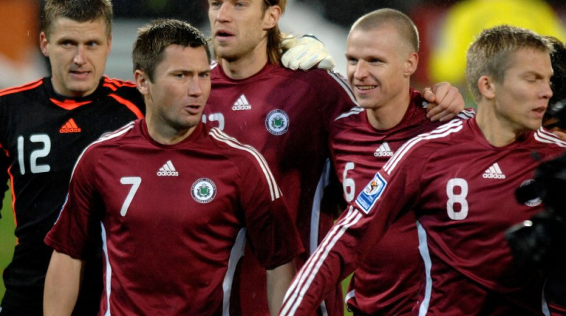 Latvijas izlases futbolisti
Foto: Romans Kokšarovs, Sporta Avīze, f64