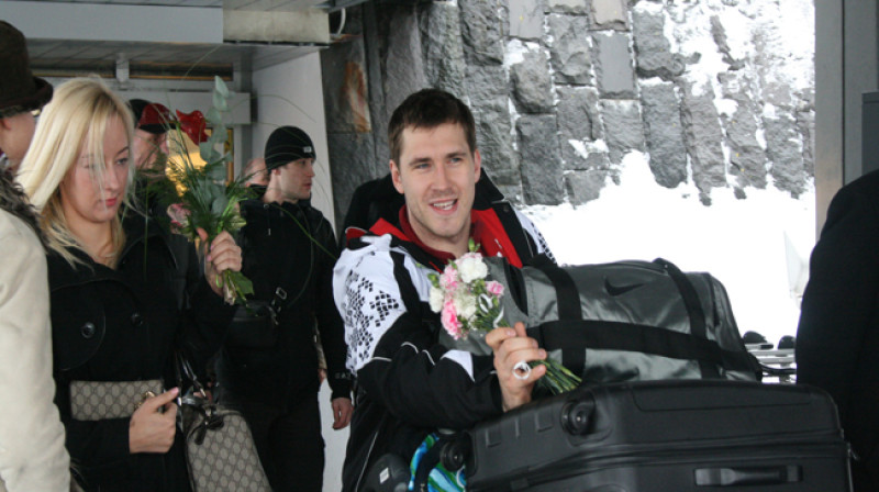 Mārtiņš Karsums atgriežas Latvijā savā dzimšanas dienā!
Foto: Ludmila Glazunova, www.hokejs2010.lv