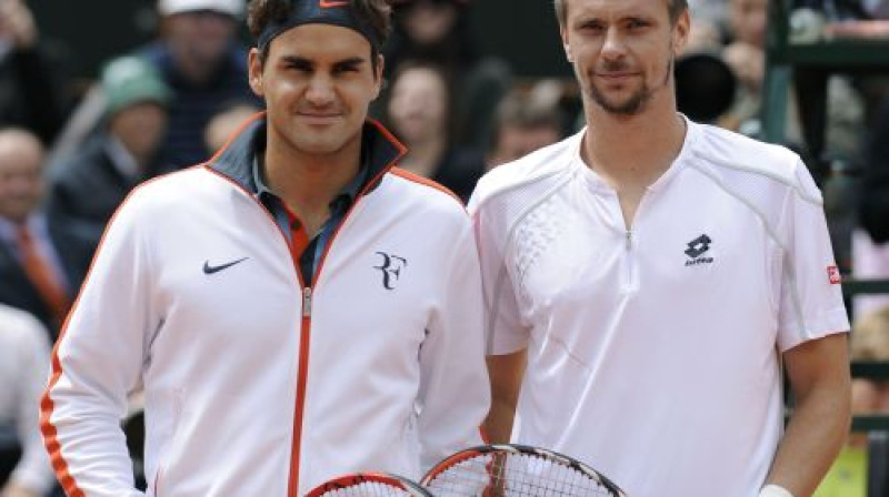 Rodžera Federera un Robina Soderlinga ceļi Parīzē krustojās arī pērn
Foto: AFP/Scanpix