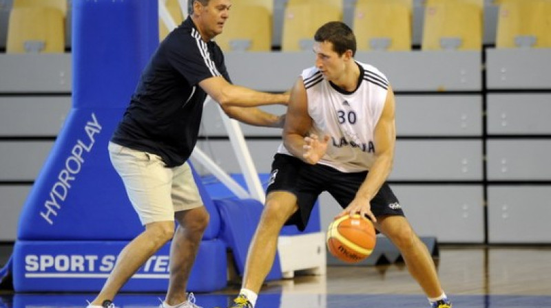 Ainars Bagatskis un Ronalds Zaķis 
Foto: Romāns Kokšarovs, Sporta Avīze, f64