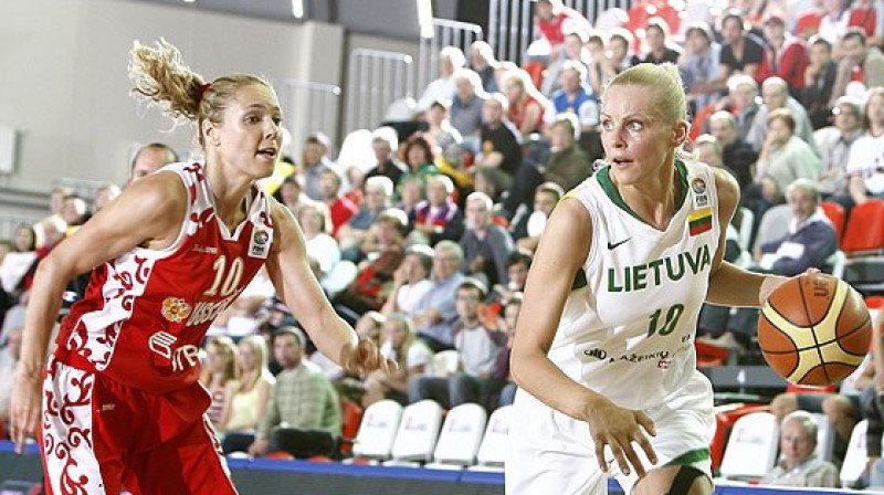 Lietuvas valstsvienības spēlētāja Daina Staugaitiene 2011. gada sezonā spēlēs "TTT Rīga"
Foto: fibaeurope.com