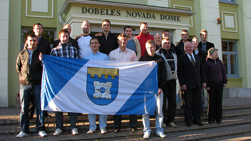 "Tenax" handbolisti saņem Dobeles karogu
Foto: handbols-dobele.lv