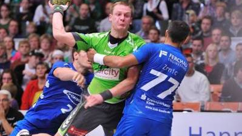 Vai Aivis Jurdžs paspēs atgriezties ierindā līdz Latvijas izlases spēlēm 2014. gada Eiropas čempionāta kvalifikācijas turnīrā? 
Foto: handball-hannover.de