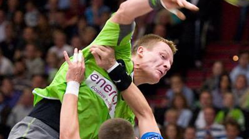Aivis Jurdžs guva 3 vārtus spēlē ar Vācijas 1. bundeslīgas un EHF Čempionu līgas čempionu THW "Kiel".   
Foto: handball-hannover.de