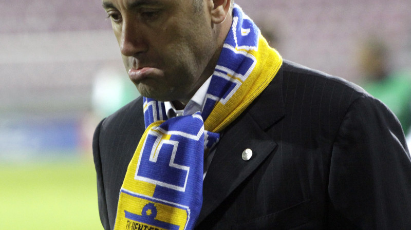 Itālietis Nuncio Cavetjēri nevar (negrib?) atbildēt, vai turpinās trenēt FK "Ventspils" arī nākamajā sezonā. Foto: Romāns Kokšarovs, "Sporta Avīze"