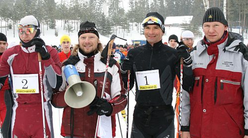 Andrejs Rastorgujevs, Jēkabs Nākums, Ilmārs Bricis un Gundars Upenieks pirms starta