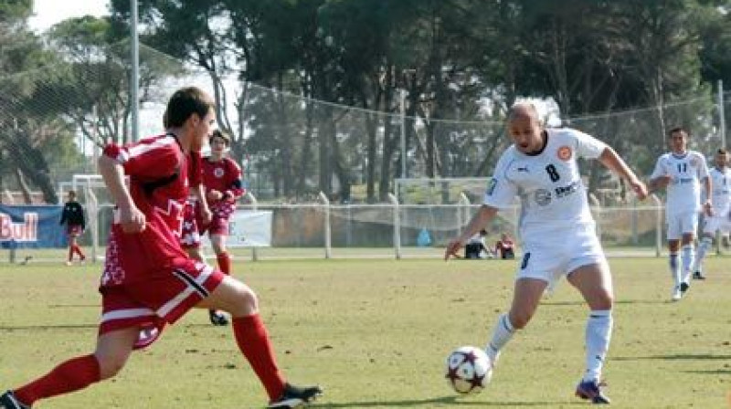 Andrejs Perepļotkins ar bumbu
Foto: fcnasaf.uz