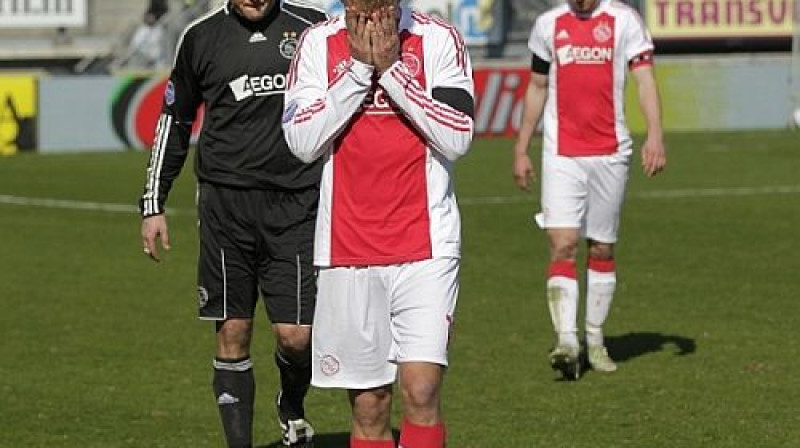 ''Ajax'' spēlētāji pēc zaudējuma pret ''ADO Den Haag''
Foto: fcupdate.nl